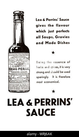 Primi anni trenta, 'tween le guerre la pubblicità a mezzo stampa per Lea e Perrins salsa Worcester sapore aggiunta. Il liquido fermentato condimento è stato creato nella città di Worcester in Worcestershire, Inghilterra, nella prima metà del XIX secolo. Esso viene utilizzato per migliorare il cibo e le bevande ricette, compresi Welsh rarebit, Caesar salad, Ostriche Kirkpatrick, deviled uova, e più di recente, chili con carne e stufato di manzo. È anche utilizzato per insaporire cocktail come il Bloody Mary e Cesare. Foto Stock
