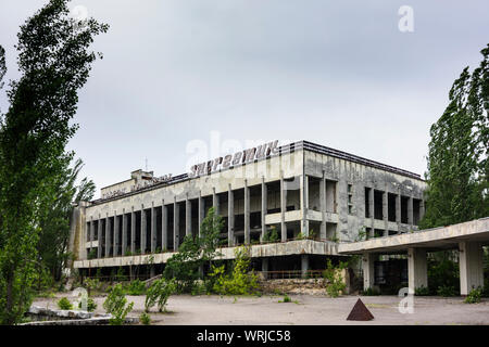 Pripjat (Prypiat): abbandonati Palazzo della Cultura Energetik di Chernobyl (Cernobyl) Zona di esclusione, Oblast di Kiev, Ucraina Foto Stock