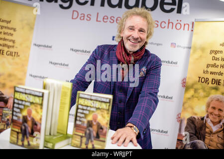 Monaco di Baviera, Germania. Decimo Sep, 2019. Thomas Gottschalk, presentatore, stesso ha fotografato dal suo nuovo autobiografia 'Herbstbunt" come parte di una lettura. Credito: Matthias esitano di fronte/dpa/Alamy Live News Foto Stock