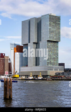 Vista di Kop van Zuid sulla sponda sud della Nieuwe Maas river, Rotterdam South Holland Olanda, Paesi Bassi, Europa Foto Stock