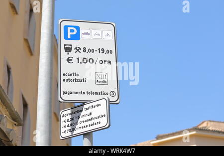 Parcheggio auto segno Roma Italia Foto Stock