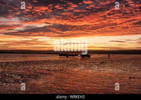 Penzance, Cornwall, Regno Unito. Decimo Sep, 2019. Meteo Regno Unito , glorioso tramonto, Sky sul fuoco a Penzance Cornwall uk Credit: kathleen bianco/Alamy Live News Foto Stock