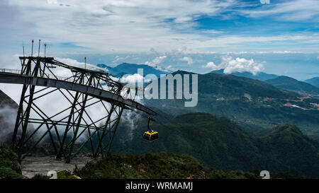 Il Vietnam Sapa Fansipan funivia stazione su 3000m Foto Stock