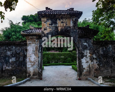 Il Vietnam Unseco vecchia città imperiale hue archway Foto Stock