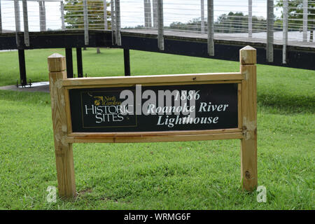 Un segno presso lo storico fiume Roanoke faro in Edenton, North Carolina. Foto Stock