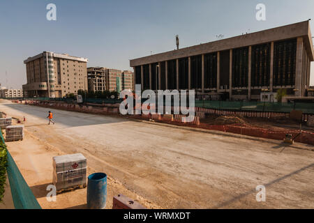 Riyadh progetto di metropolitana area di costruzione in Al Murabba quartiere vicino l'Ufficio statale di istruzione Foto Stock