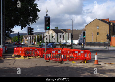 Lavori stradali al semaforo su Glasgow Road in Clydebank Foto Stock