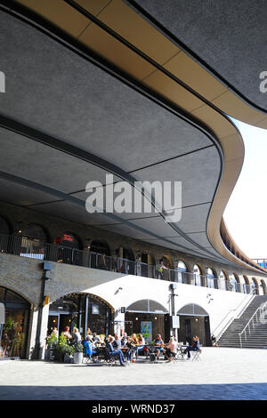 Morty & Bob's ristorante sul livello del terreno in corrispondenza del carbone scende Yard, a Kings Cross, a nord di Londra, Regno Unito Foto Stock