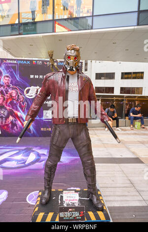 SHENZHEN, CNINA - circa aprile, 2019: life-size Star-Lord statua sul display in Shenzhen. Foto Stock