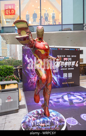 SHENZHEN, CNINA - circa aprile, 2019: life-size Iron Man statua sul display in Shenzhen. Foto Stock