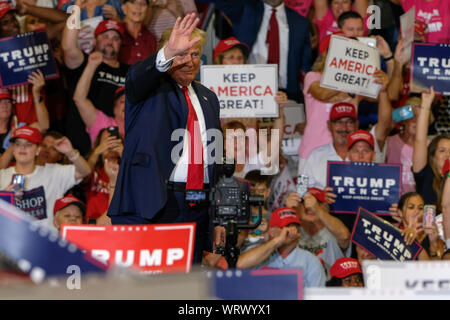 Fayetteville, Stati Uniti. 09Sep, 2019. Presidente Trump parla durante la maga nel rally di Fayetteville. Credito: SOPA Immagini limitata/Alamy Live News Foto Stock