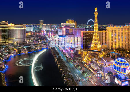 Vista aerea della Strip di Las Vegas in Nevada, come visto durante la notte Foto Stock