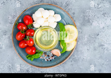 Set di prodotti per la realizzazione di caprese. Foto Studio Foto Stock