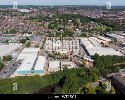 Foto aerea della città di Armley situato in Leeds West Yorkshire nel Regno Unito, che mostra una tipica cittadina britannica su una luminosa giornata di sole. Foto Stock