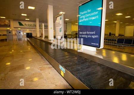 Doncaster, Regno Unito 18 agosto 2019: Il Doncaster Sheffield Robin Hood aeroporto internazionale presso l'area ritiro bagagli Foto Stock