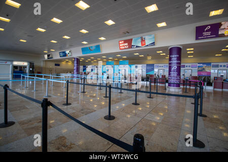 Doncaster, Regno Unito 18 agosto 2019: Il Doncaster Sheffield Robin Hood aeroporto internazionale, all'interno del check-in. area del terminal principale. Foto Stock