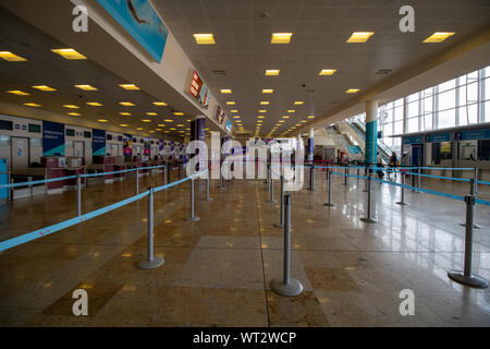 Doncaster, Regno Unito 18 agosto 2019: Il Doncaster Sheffield Robin Hood aeroporto internazionale, all'interno del check-in. area del terminal principale. Foto Stock