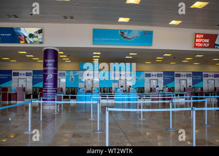 Doncaster, Regno Unito 18 agosto 2019: Il Doncaster Sheffield Robin Hood aeroporto internazionale, all'interno del check-in. area del terminal principale. Foto Stock