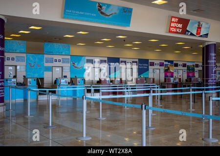 Doncaster, Regno Unito 18 agosto 2019: Il Doncaster Sheffield Robin Hood aeroporto internazionale, all'interno del check-in. area del terminal principale. Foto Stock