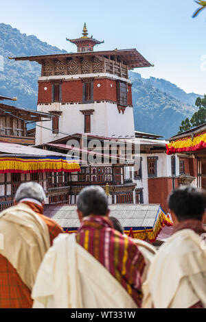 Trongsa Dzong, la più grande fortezza Dzong in Bhutan in una giornata di sole Foto Stock