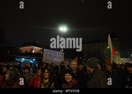 Proteste ambientali a Sofia, Bulgaria, in risposta a nuovi lavori di costruzione nel parco naturale nelle montagne Pirin. Foto Stock