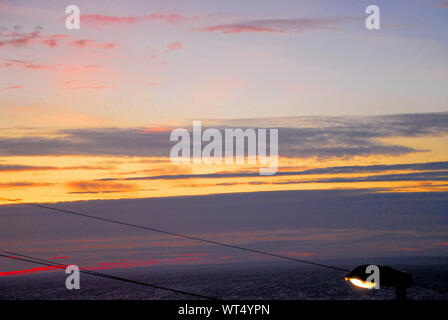 Portland. 10 settembre 2019. Regno Unito Meteo. Il cielo di autunno viene trasformata in una miriade di 'paintbox' dei colori mediante il sole di setting. credito : stuart fretwell/Alamy Live News Foto Stock