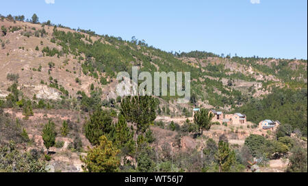 Paesaggio malgascio tra Andasibe e Antsirabe, Madagascar, Africa Foto Stock