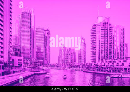 Dubai Marina al tramonto, Emirati Arabi Uniti Foto Stock