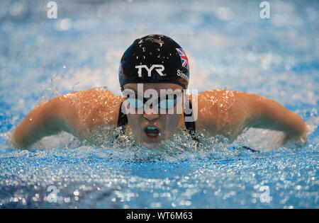 Gran Bretagna Eleanor Simmonds compete in campo femminile 200m singoli Medley SM6 si riscalda durante il giorno tre del mondo Para Nuoto Campionati di Allianz a Londra centro acquatico, Londra. Foto Stock