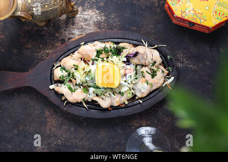 Malai pollo tikka su un piatto caldo Foto Stock