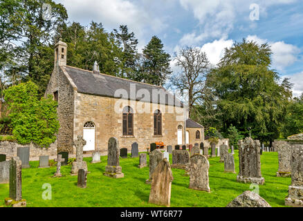 Chiesa BOTRIPHNIE DRUMMUIR MORAY Scozia la chiesa e cimitero di fine estate Foto Stock