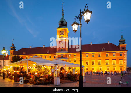 La notte scende al Castello Reale di Varsavia, Polonia. Foto Stock