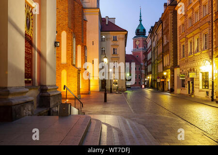 Alba a Varsavia città vecchia, Polonia. Foto Stock