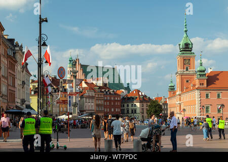 Pomeriggio estivo presso il Royal piazza del Castello di Varsavia città vecchia, Polonia. Foto Stock