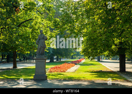 Pomeriggio di estate in giardino sassone, Varsavia, Polonia. Foto Stock