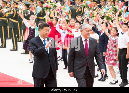 Pechino, Cina. Undicesimo Sep, 2019. Il presidente cinese Xi Jinping detiene una cerimonia di benvenuto per la visita il presidente kazako Kassym-Jomart Tokayev prima i colloqui presso la Grande Sala del Popolo di Pechino, capitale della Cina, Sett. 11, 2019. Credito: Huang Jingwen/Xinhua/Alamy Live News Foto Stock