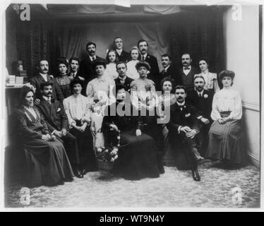 Membri del Monaghan uomini danza irlandese di classe e i loro partner Foto Stock