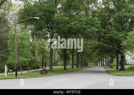 Memorial Park, un parco municipale adiacente a Huntington, West Virginia, Memorial Arch, un grandioso monumento ai caduti nella Prima Guerra Mondiale che ricorda l'Arc de Triomphe in Paris Foto Stock