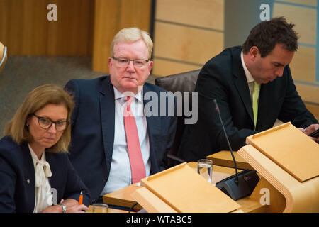 Edinburgh, Regno Unito. Il 5 settembre 2019. Nella foto: (L-R) Rachael Hamilton; (centro) Jackson Carlaw MSP - Interim leader di partito; Maurice titolare MSP - Partito Chief Whip. Signor Carlaw ha risposto al FM, "Noi rispettiamo tutti i risultati del referendum-primo ministro dovrebbe provare." Signor Carlaw subentra a Ruth Davidson MSP, che stava giù come leader della scorsa settimana il 29 agosto dopo il leader del partito per 9 anni. Colin Fisher/CDFIMAGES.COM Foto Stock