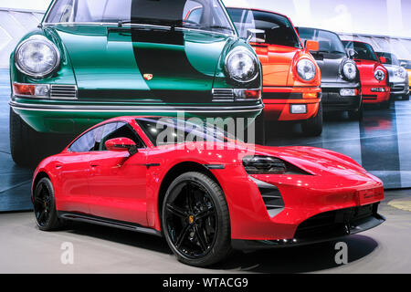 Porsche auto elettrica TYCAN TURBO su IAA 2019 Salone internazionale dell'automobile, Frankfurt am Main, Germania Foto Stock