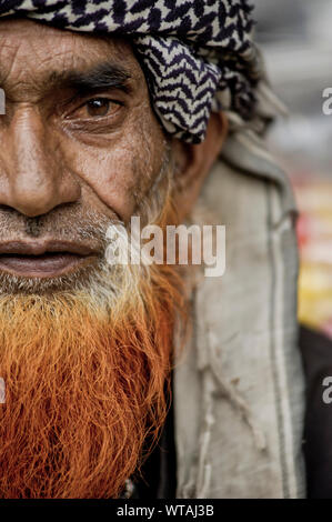 Red Beard uomo nella valle di Aru Foto Stock