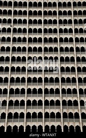 Taj Mahal Tower windows nel quartiere di Colaba Foto Stock