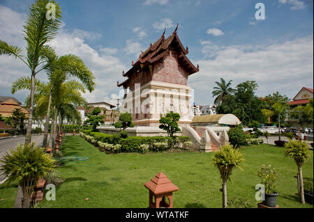 Libreria monastica (Ho Trai) all'interno di Wat Phra Singh tempio Foto Stock