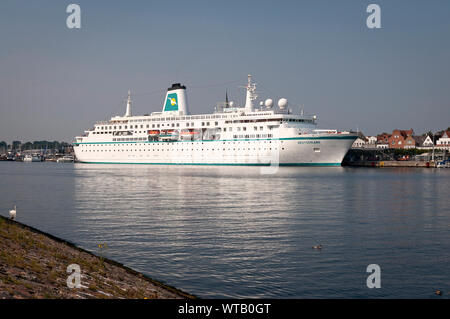 La nave di crociera 'Deutschland' a Travemünde, Schleswig Holstein, Germania. Foto Stock