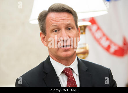 Washington, Stati Uniti. Undicesimo Sep, 2019. Norman Sharpless, agendo con il Commissario della Food and Drugs Administration parla durante un incontro con il presidente Donald Trump in cui ha annunciato un divieto di vaping aromatizzato e e-sigaretta prodotti dal mercato, alla Casa Bianca di Washington, DC su Mercoledì, 11 settembre 2019. Trump ha parlato anche sulle dimissioni di John Bolton, Iran, e ha annunciato che il suo incontro con i leader talebani è ufficialmente annullato. Foto di Kevin Dietsch/UPI Credito: UPI/Alamy Live News Foto Stock