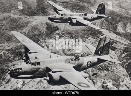 Il Royal Air Force è la padrona del cielo africano. Volare sopra le montagne della Tunisia, il Boston kamikaze attaccano i campi di aviazione dell'asse. Foto Stock