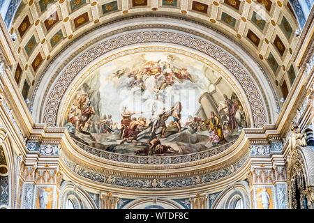 Affresco con il martirio di Sant Andrea nell abside, Basilica di Sant'Andrea, Mantova, Lombardia, Italia Foto Stock