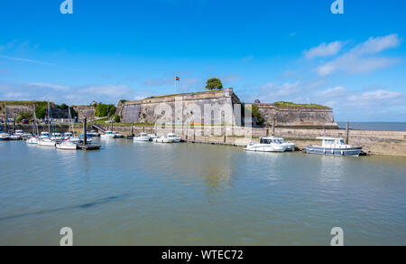 Ile d'Oleron, Francia - 10 Maggio 2019: Cittadella di Chateau-d'Oleron sull'isola di Oleron in Francia Foto Stock