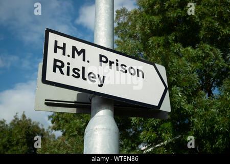 Segnaletica per HMP Risley nella prigione di Warrington, Regno Unito. Foto Stock