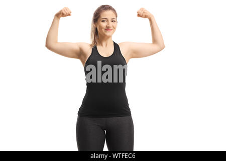 Sano giovane donna sorridente e mostra i muscoli isolati su sfondo bianco Foto Stock